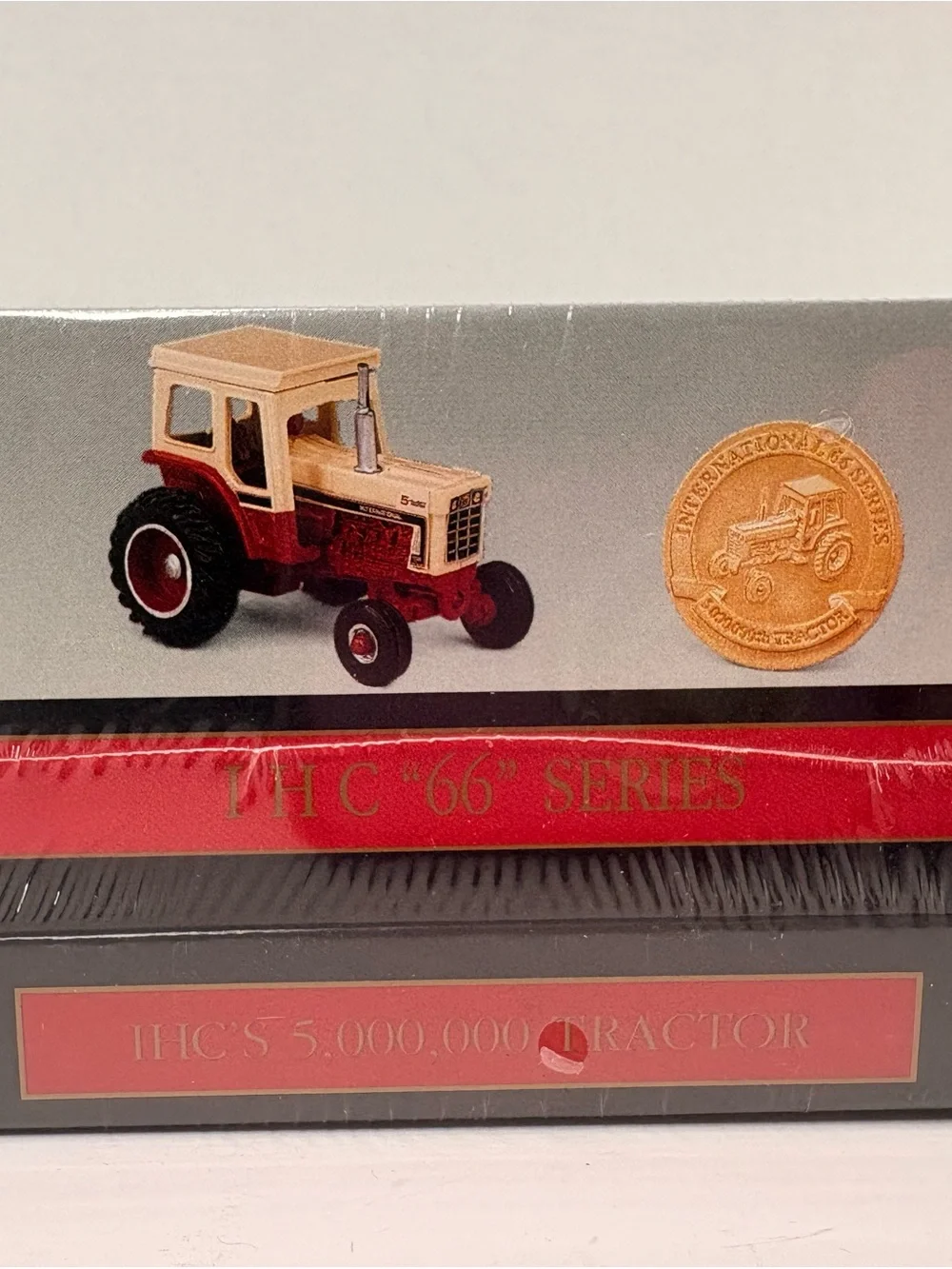 🚜 Ertl IHC '66 Series 5 Million Tractor Commemorative Edition #4590 – Sealed